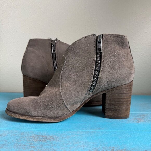 FRYE 'Nora' Zip Short Taupe Suede Leather Ankle Booties With Stacked Heel Sz 7 - Picture 5 of 8